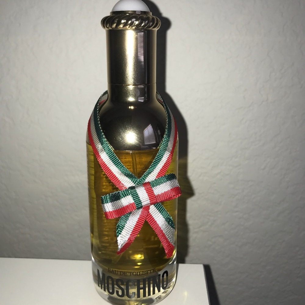 This is a love Moschino woman’s fragrance